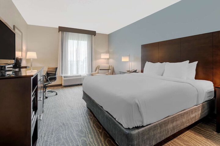 Room 33 of 40
