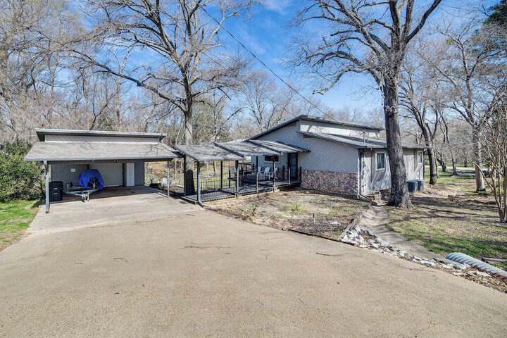 Pickleball / sport Court: Spacious Kemp Home!