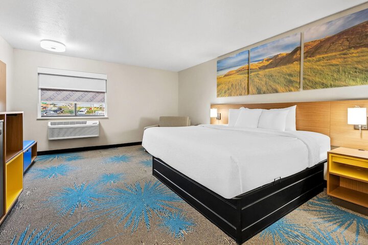 Days Inn by Wyndham Mitchell SD