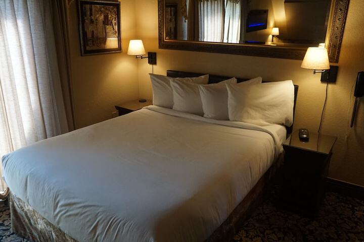 Room 32 of 63
