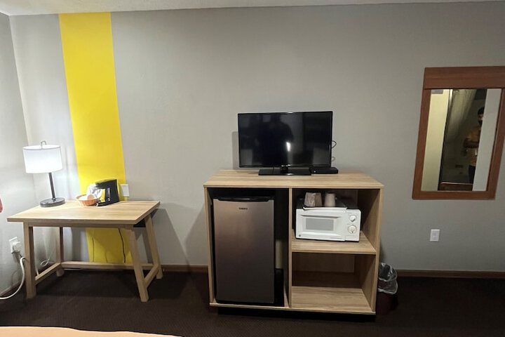 Room 9 of 15
