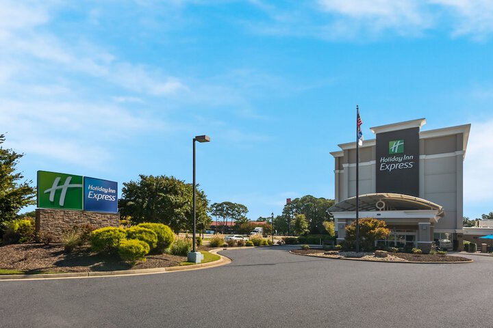 Holiday Inn Express Hampton - Coliseum Central by IHG