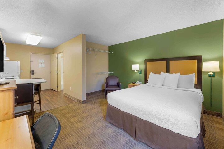 Room 7 of 28