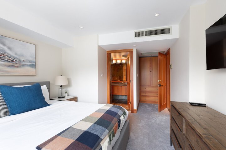 Room 103 of 330