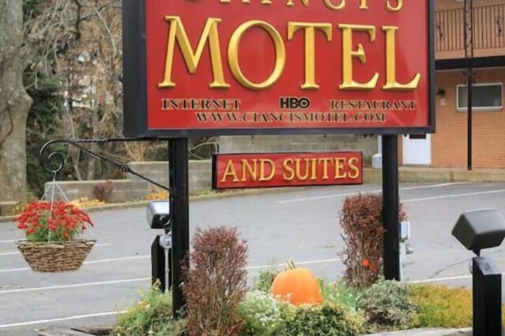 Ciancis Motel and Suites