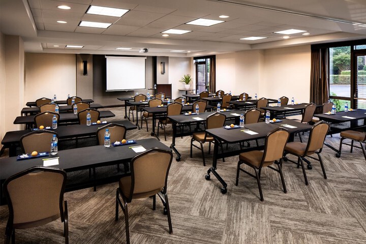 Hyatt Place Roanoke Airport / Valley View Mall