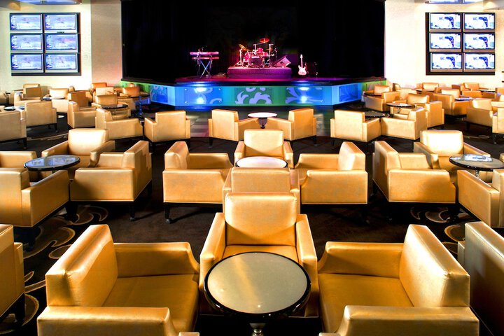 Lounge 40 of 59