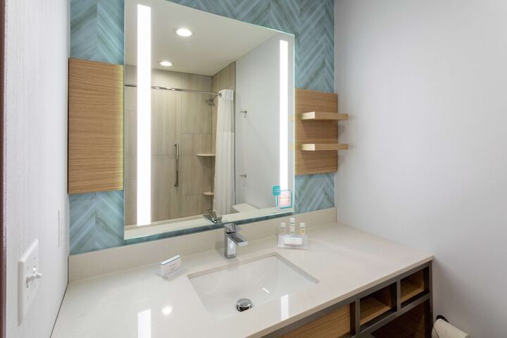 Room 18 of 27