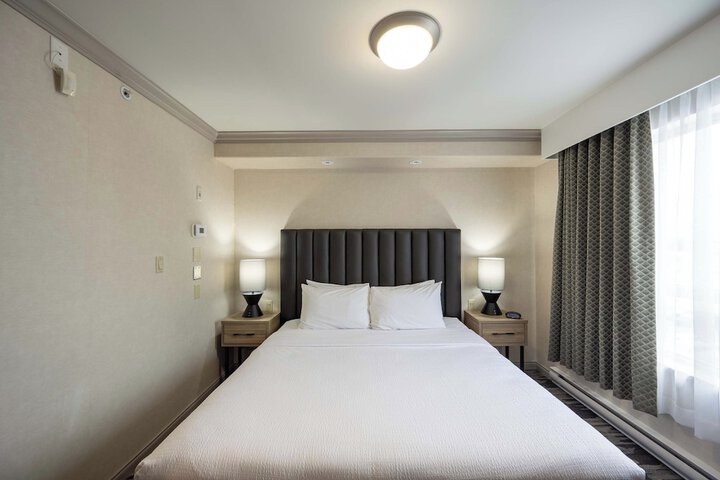 Room 33 of 68
