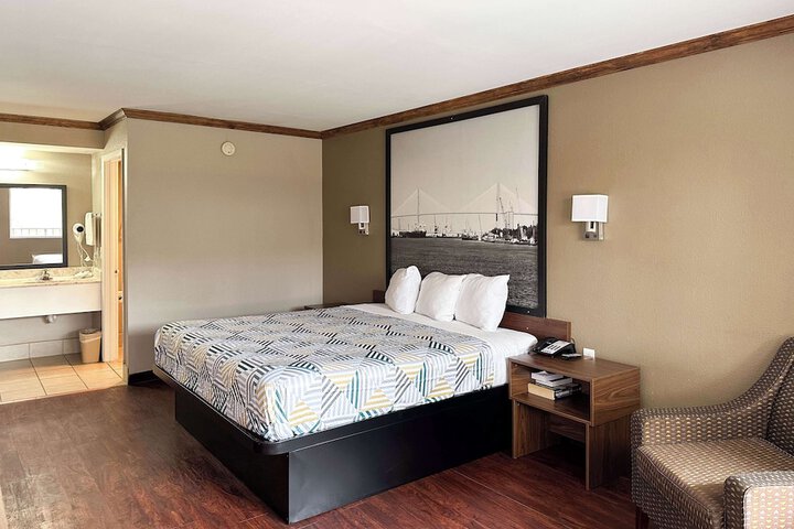 Room 15 of 18