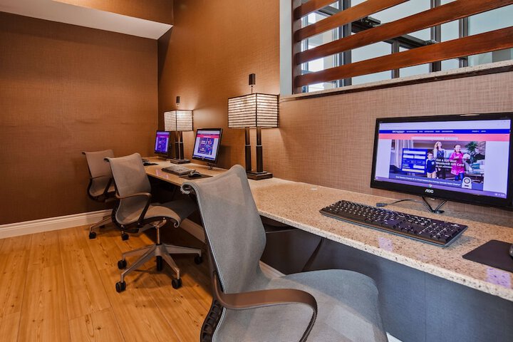 Business Center 36 of 37