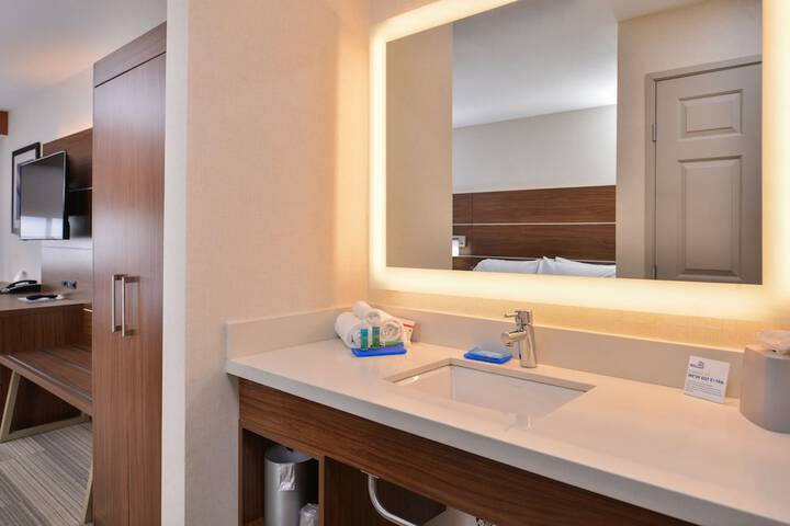 Holiday Inn Express Westley by IHG