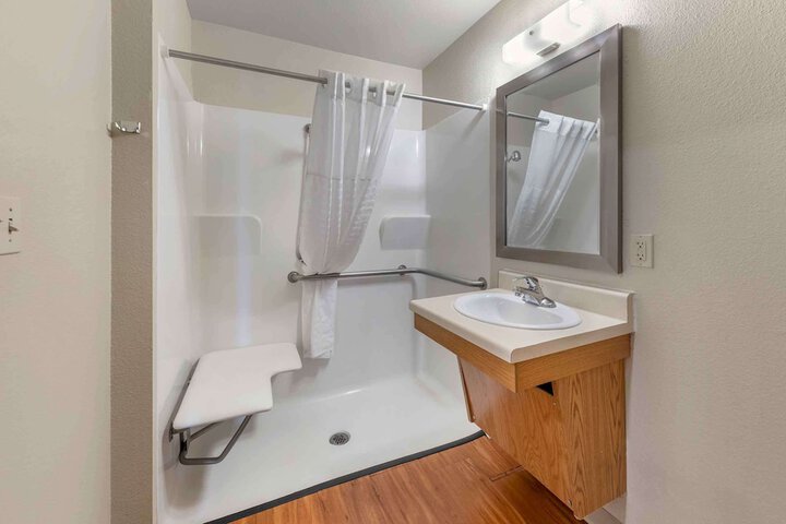 Room 21 of 28