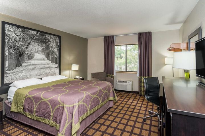 Room 15 of 18