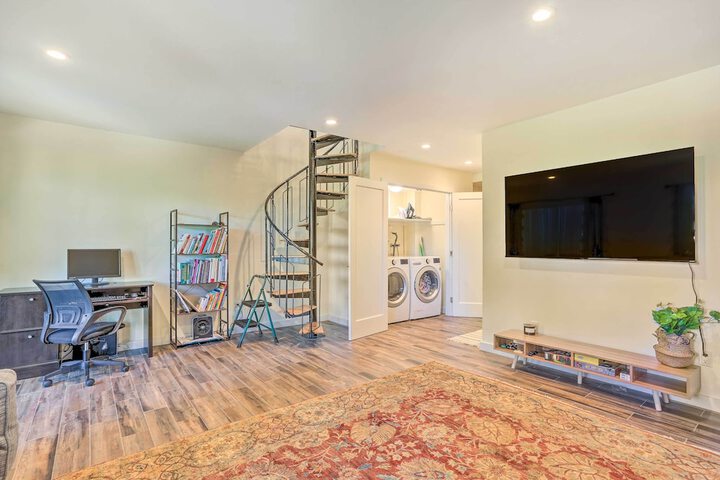 Sun-lit Vernon Condo 2 Mi to Ski Resort!