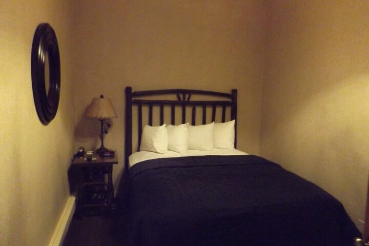 Room 13 of 19