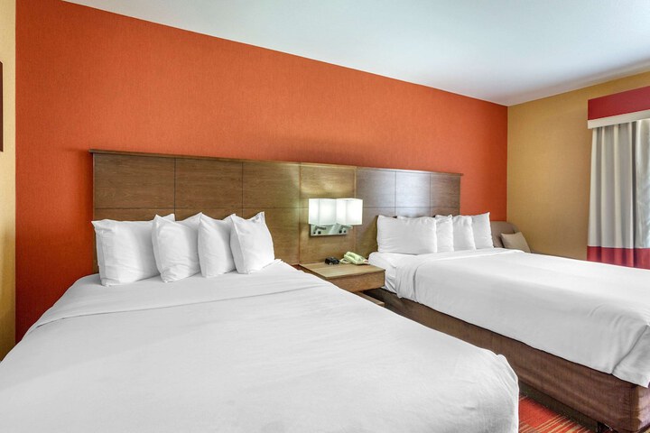 Room 32 of 47