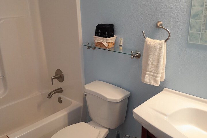 Room 6 of 13
