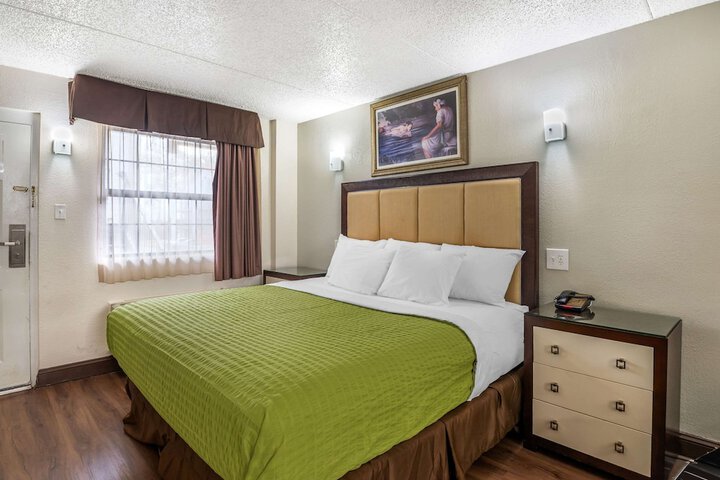 Room 28 of 46