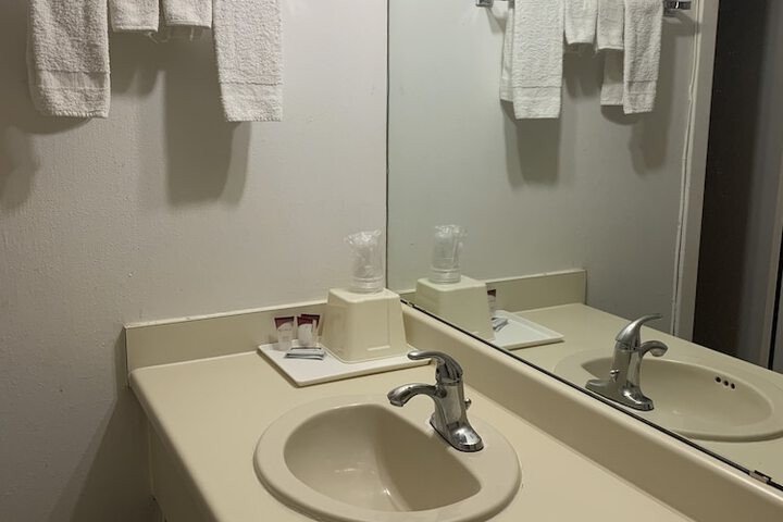 Room 13 of 33