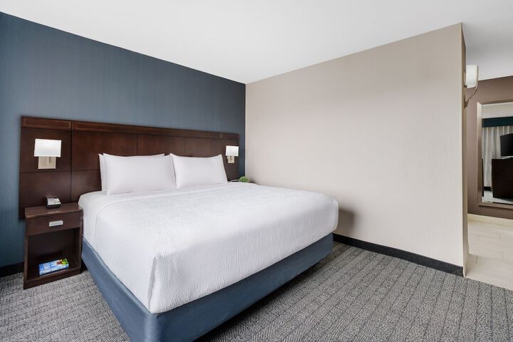 Courtyard by Marriott Manchester - Boston Regional Airport