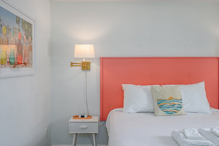 Royal Palms Motel