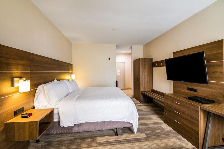 Room 8 of 40
