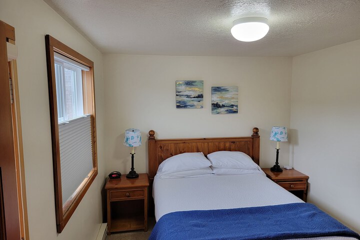 The Waves / The Argonauta Inn/The White Heron Lodge