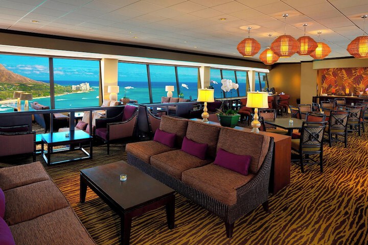 Lounge 202 of 224