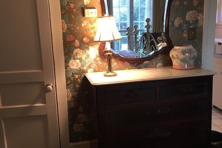 Room 40 of 49