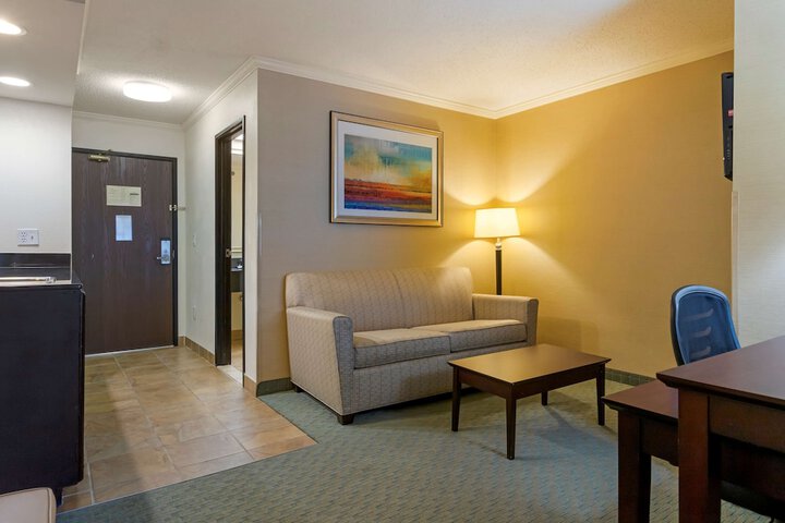 Room 32 of 47
