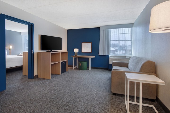 Room 27 of 40