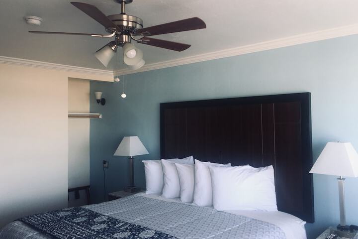 Dolphin Cove Motel