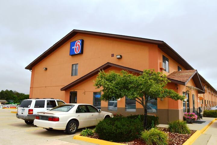 Hotel 2 of 32