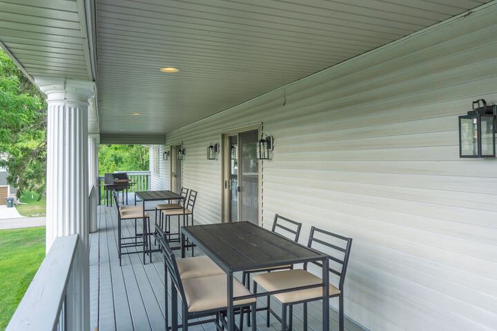 Lake Mary View: Pickleball Paradise Penthouse Unit