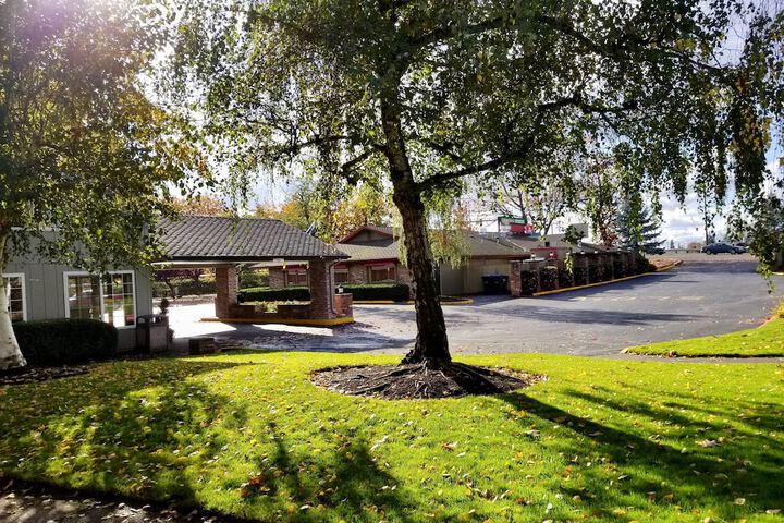 Village Inn Springfield