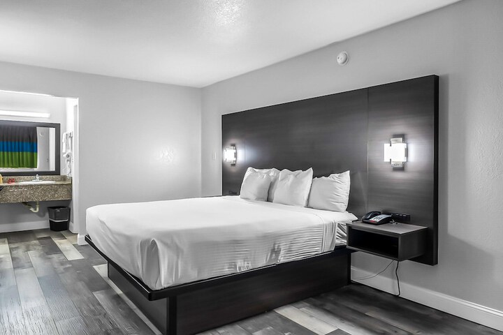 Room 13 of 31