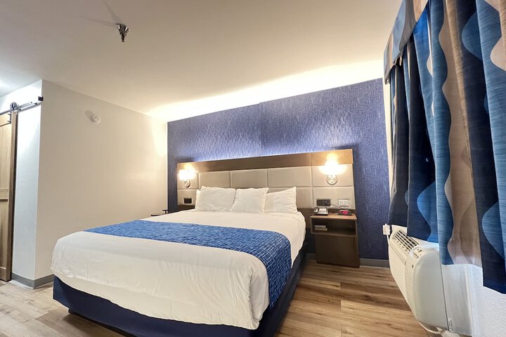 Room 8 of 20