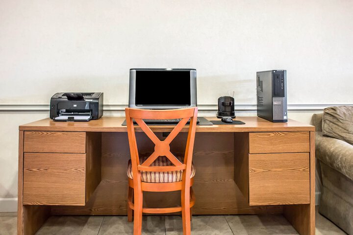 Business Center 22 of 23