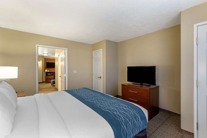 Room 6 of 32