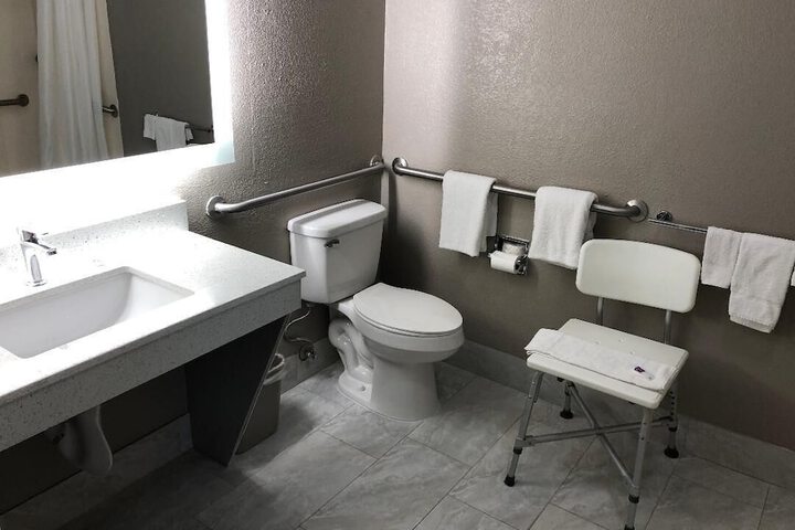 Room 17 of 37