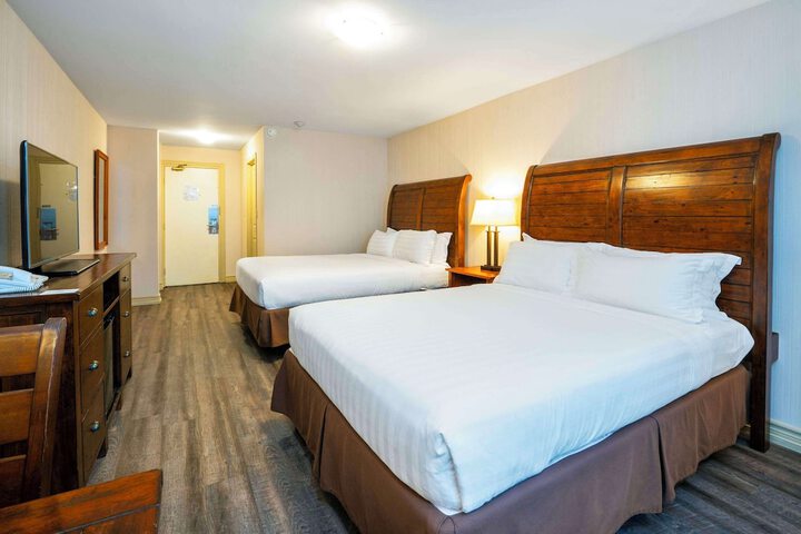 Room 40 of 151