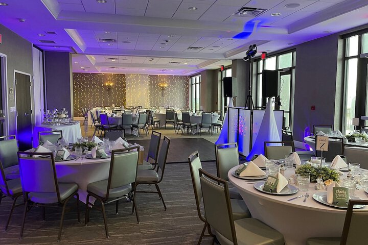 Ballroom/Hall 61 of 84
