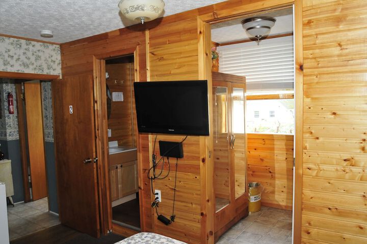 Room 70 of 84