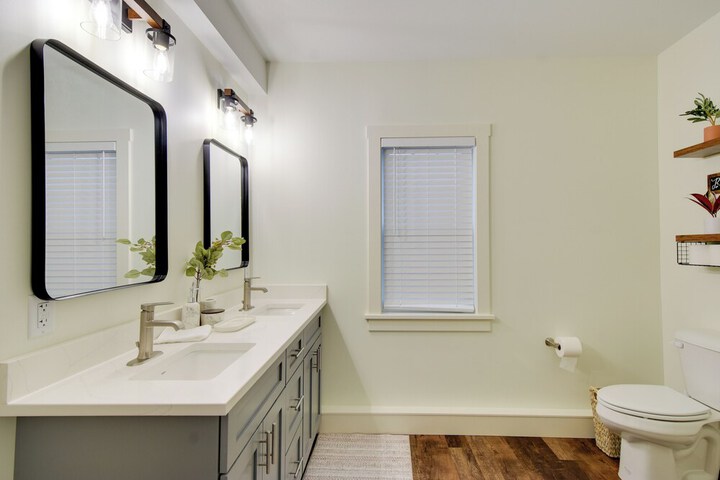 Dtwn Lititz Apt Half-mi to Park!