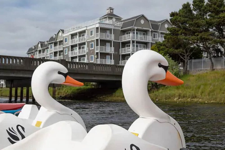 Rivertide Suites Hotel