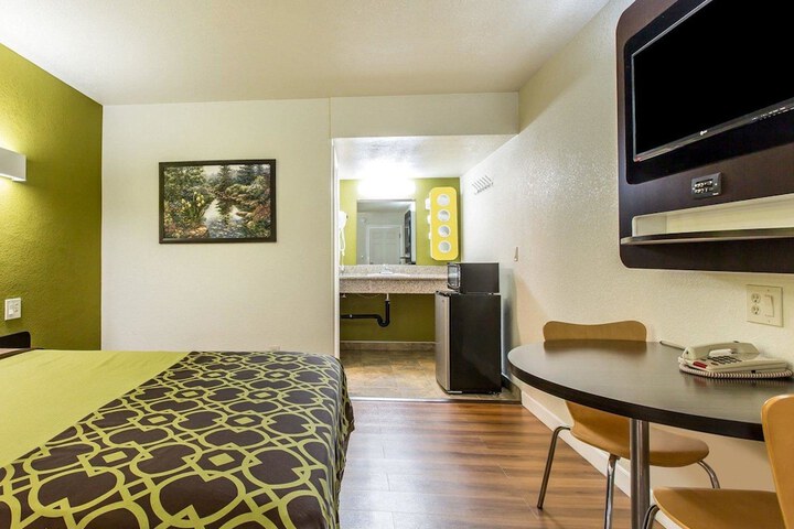 Room 16 of 23