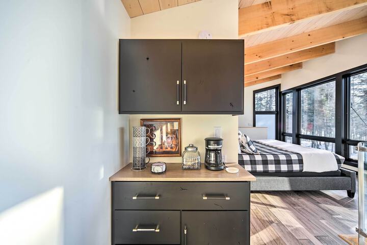 Office & Fire Pit: Waterfront Lake Superior Cabin!