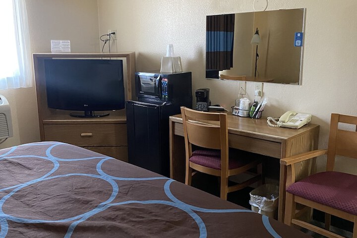 Room 15 of 62