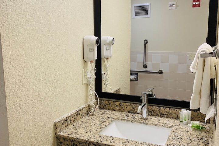 AmericInn by Wyndham Kewanee
